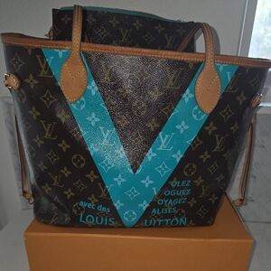 Louis Vuitton V Turqoise Limited Edition